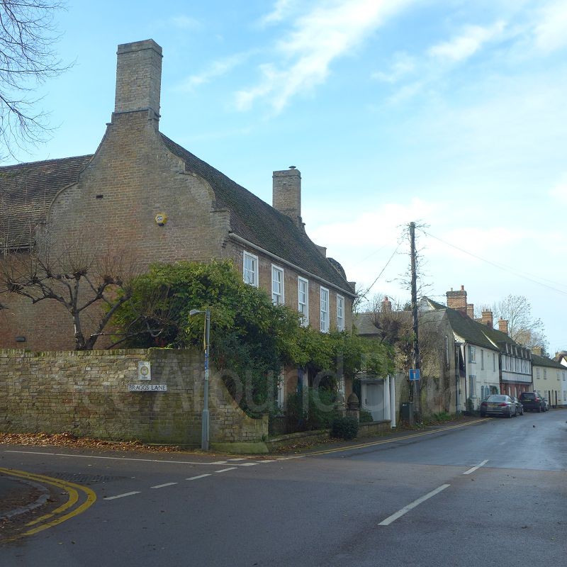Pictures of Hemingford Grey Village, Cambridgeshire. Open all year