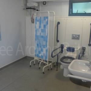 Toilet block near Brentford Gate