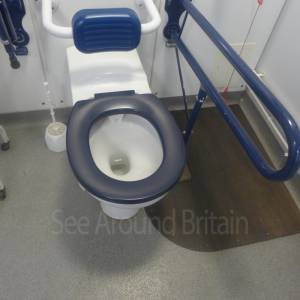 Toilet block near Brentford Gate